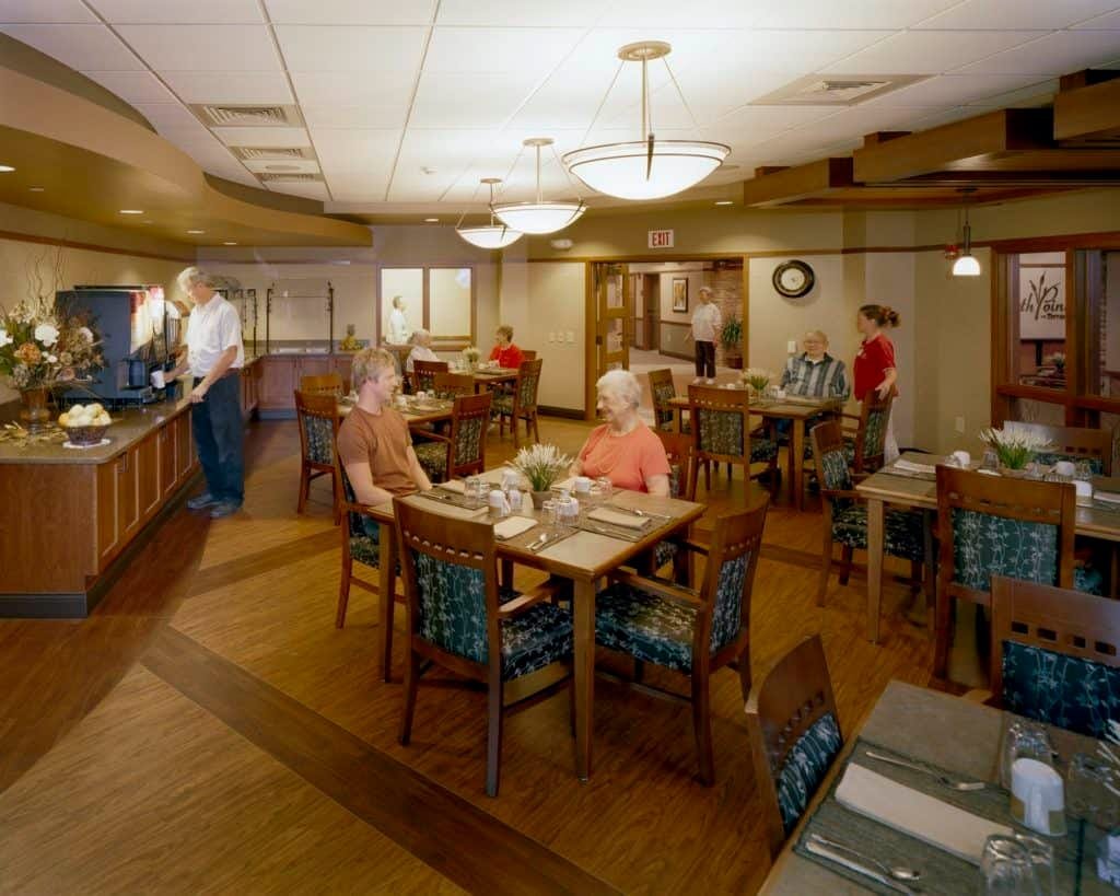 Lutheran-Homes-of-Oconomoc-Group-Dining