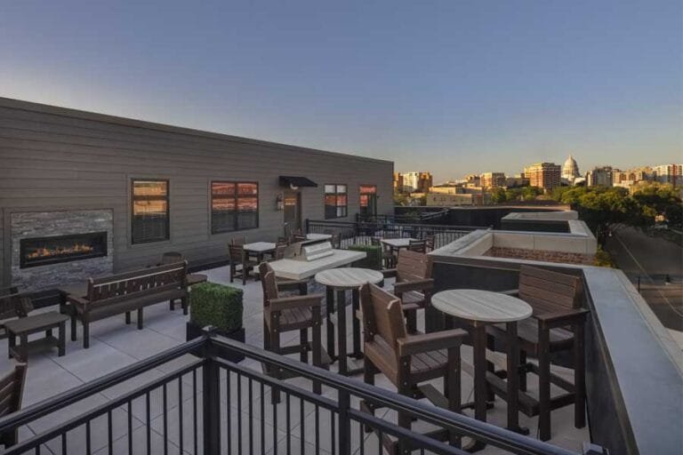 West Washington Place In Madison Wisconsin - Rooftop Patio with View of the Capitol